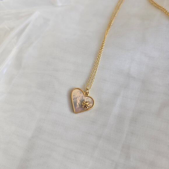 NEW Tory Burch Mother of Pearl Heart Earrings & Necklace Set 18K Gold Plated - Picture 4 of 7